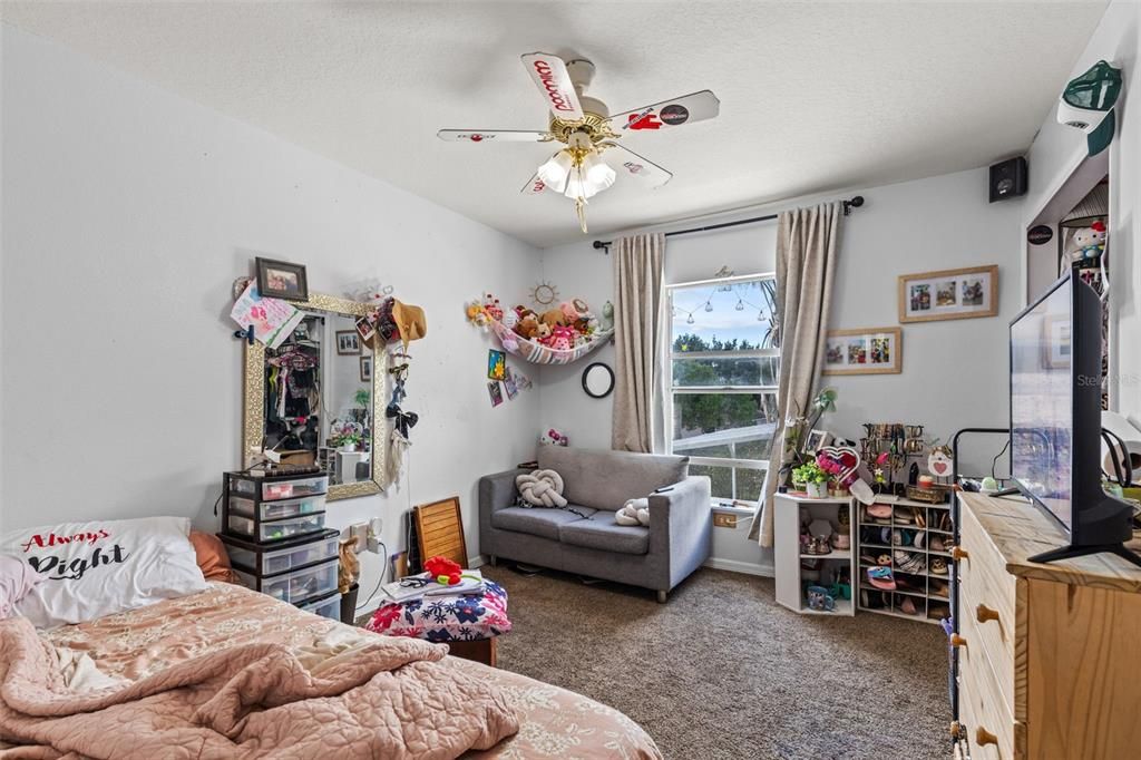 Activo con contrato: $460,000 (4 camas, 2 baños, 2392 Pies cuadrados)