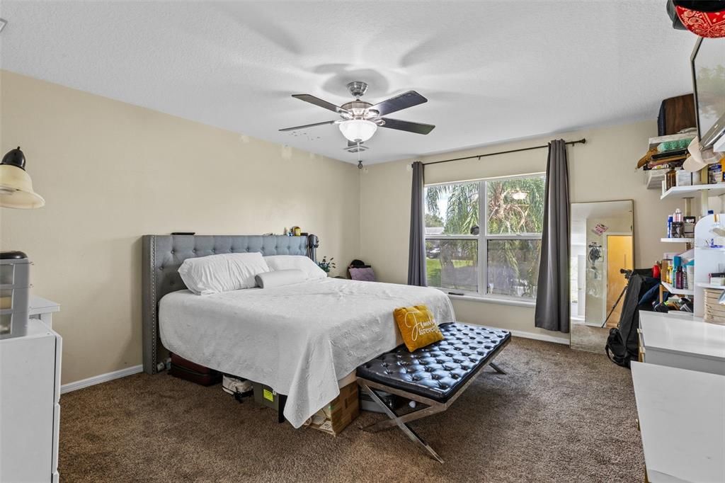 Activo con contrato: $460,000 (4 camas, 2 baños, 2392 Pies cuadrados)