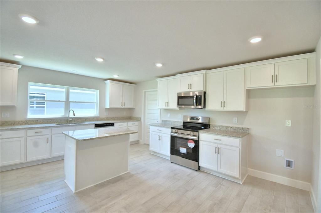 For Sale: $547,526 (4 beds, 3 baths, 3000 Square Feet)