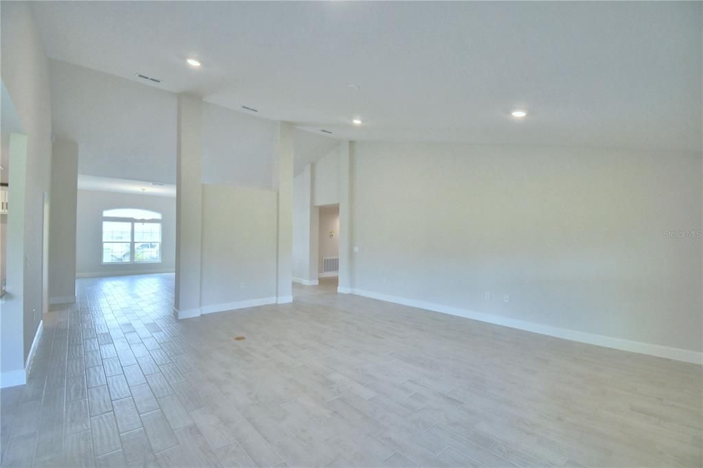 For Sale: $547,526 (4 beds, 3 baths, 3000 Square Feet)