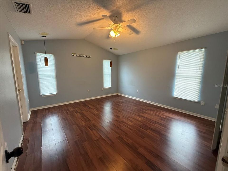 For Rent: $2,300 (4 beds, 2 baths, 1900 Square Feet)