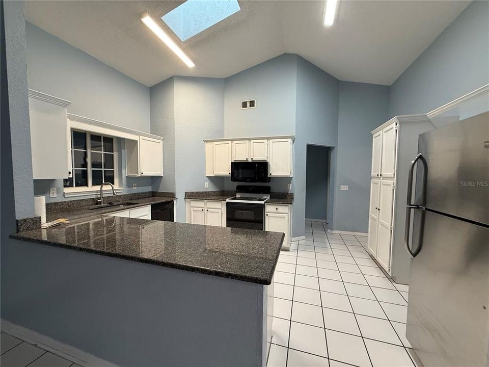 For Rent: $2,300 (4 beds, 2 baths, 1900 Square Feet)