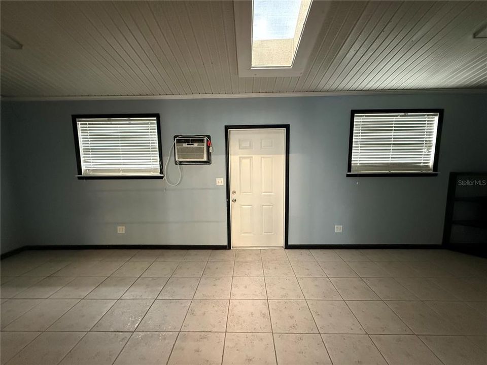 For Rent: $2,300 (4 beds, 2 baths, 1900 Square Feet)