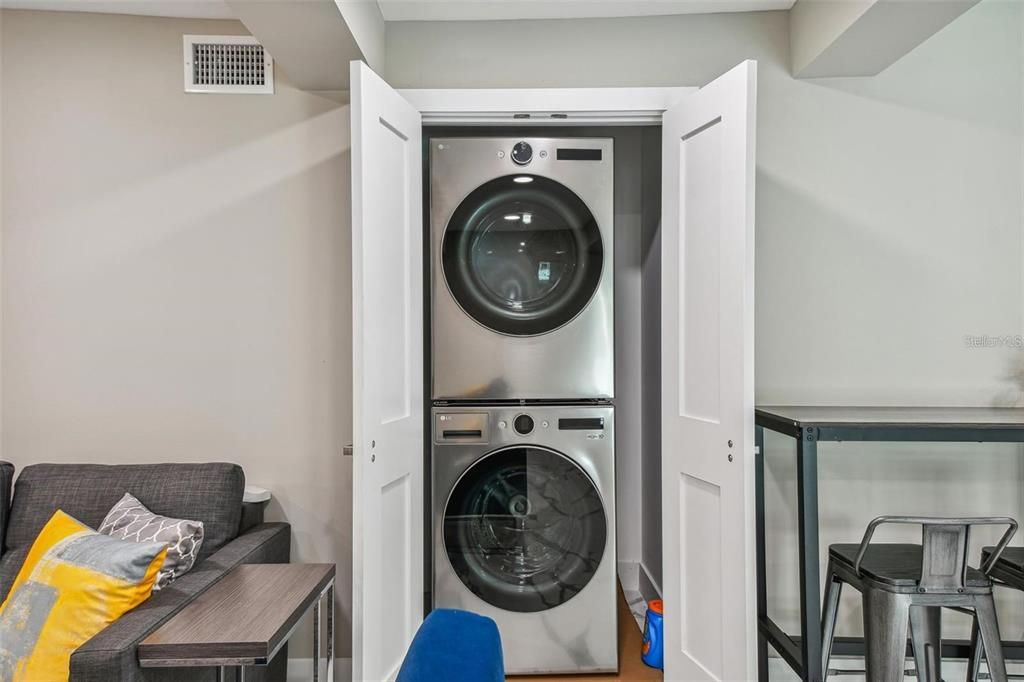 В аренду: $6,800 (5 спален, 4 ванн, 2600 Квадратных фут)