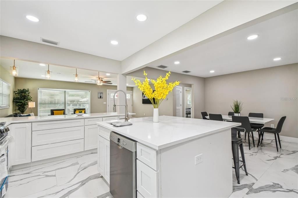 В аренду: $6,800 (5 спален, 4 ванн, 2600 Квадратных фут)