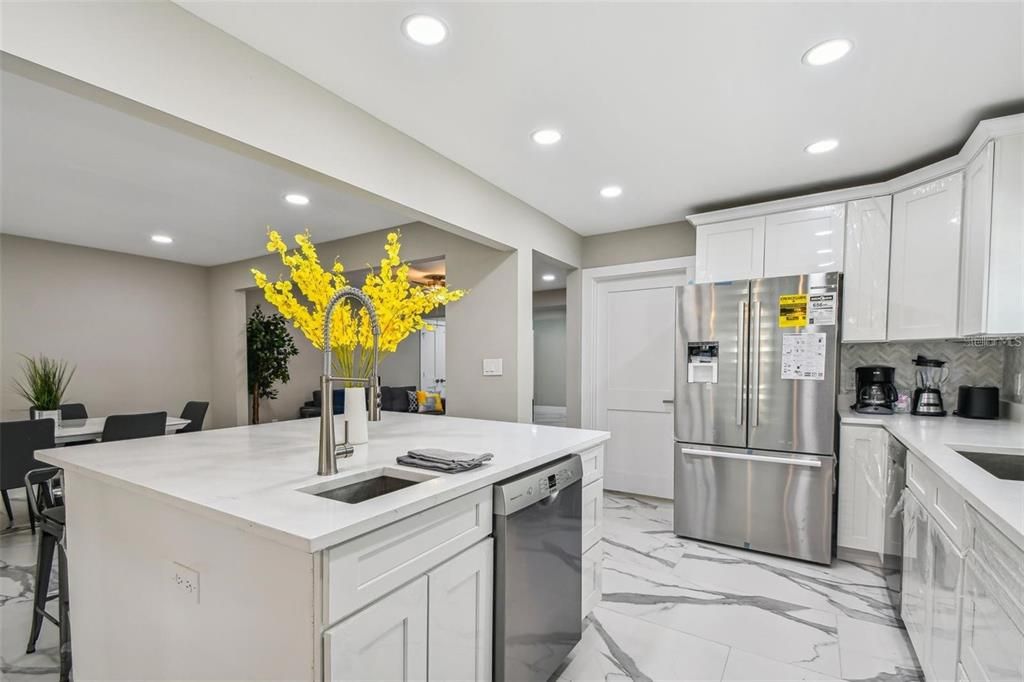 В аренду: $6,800 (5 спален, 4 ванн, 2600 Квадратных фут)