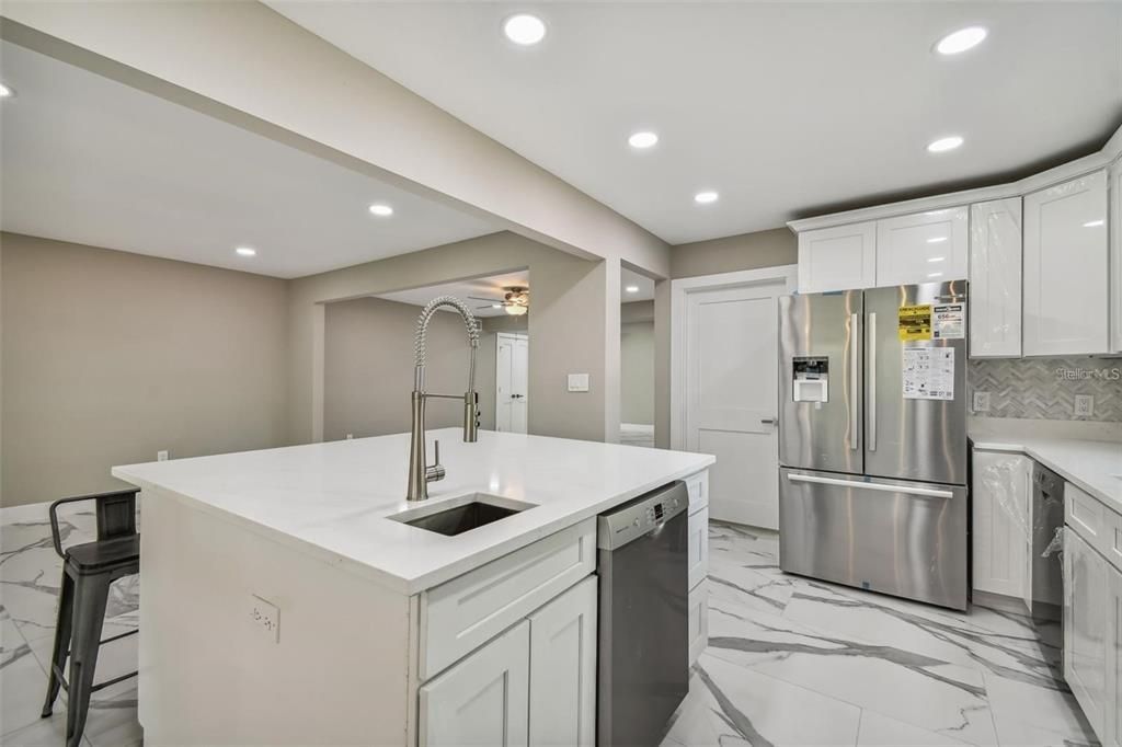 В аренду: $6,800 (5 спален, 4 ванн, 2600 Квадратных фут)