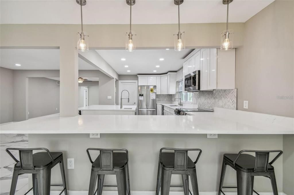 В аренду: $6,800 (5 спален, 4 ванн, 2600 Квадратных фут)