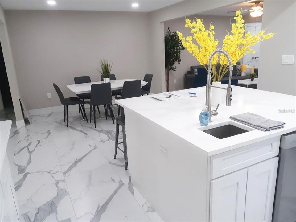 В аренду: $6,800 (5 спален, 4 ванн, 2600 Квадратных фут)