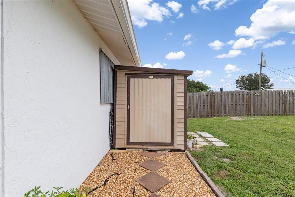 Active With Contract: $215,000 (2 beds, 2 baths, 1072 Square Feet)