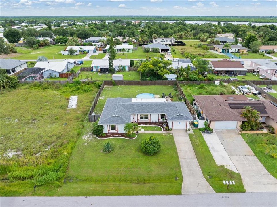 Active With Contract: $215,000 (2 beds, 2 baths, 1072 Square Feet)