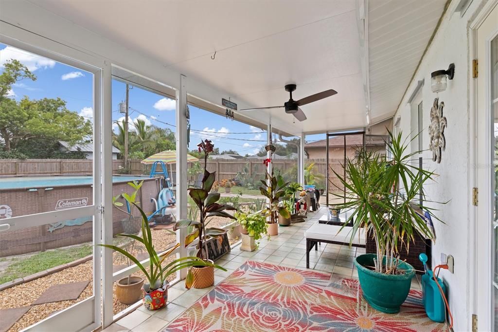 Active With Contract: $215,000 (2 beds, 2 baths, 1072 Square Feet)