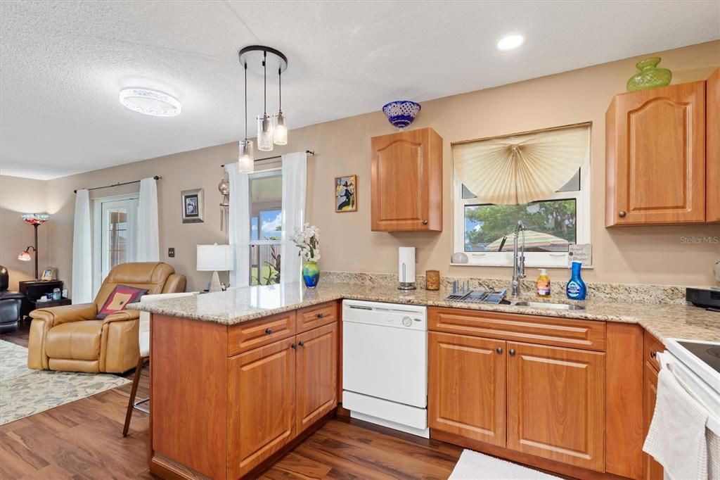 Active With Contract: $215,000 (2 beds, 2 baths, 1072 Square Feet)