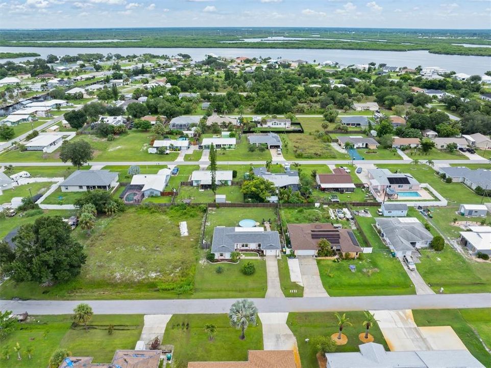 Active With Contract: $215,000 (2 beds, 2 baths, 1072 Square Feet)