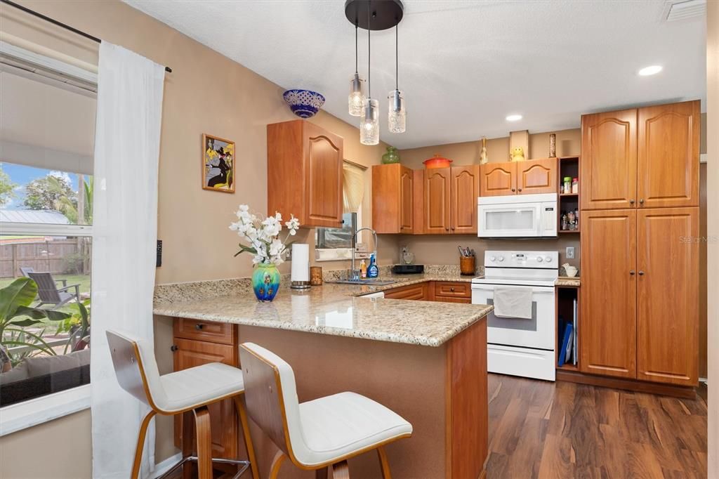 Active With Contract: $215,000 (2 beds, 2 baths, 1072 Square Feet)