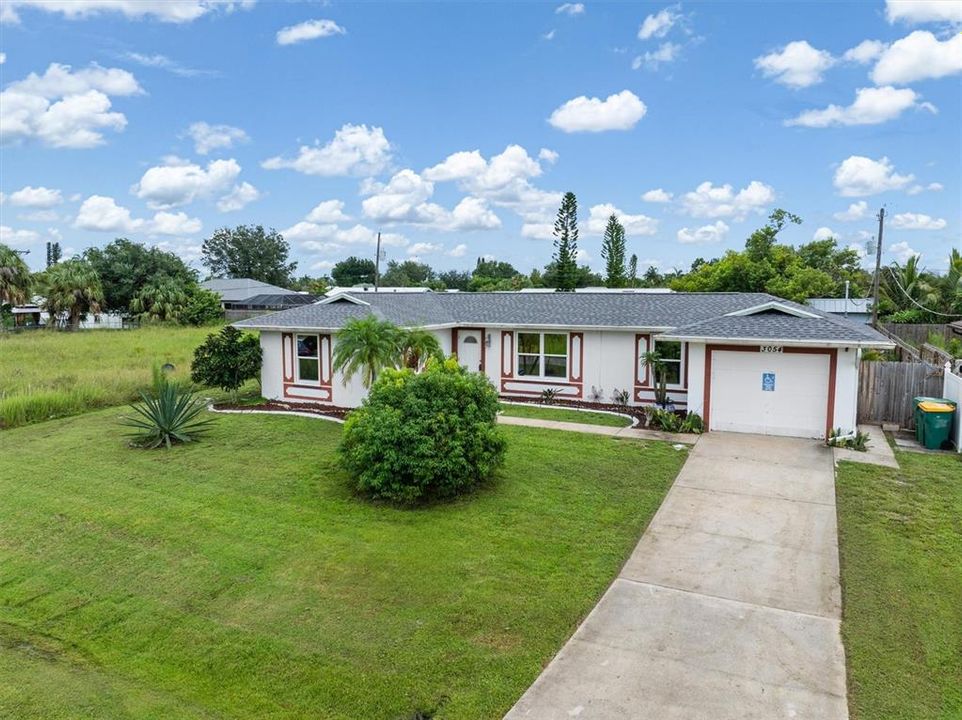 Active With Contract: $215,000 (2 beds, 2 baths, 1072 Square Feet)