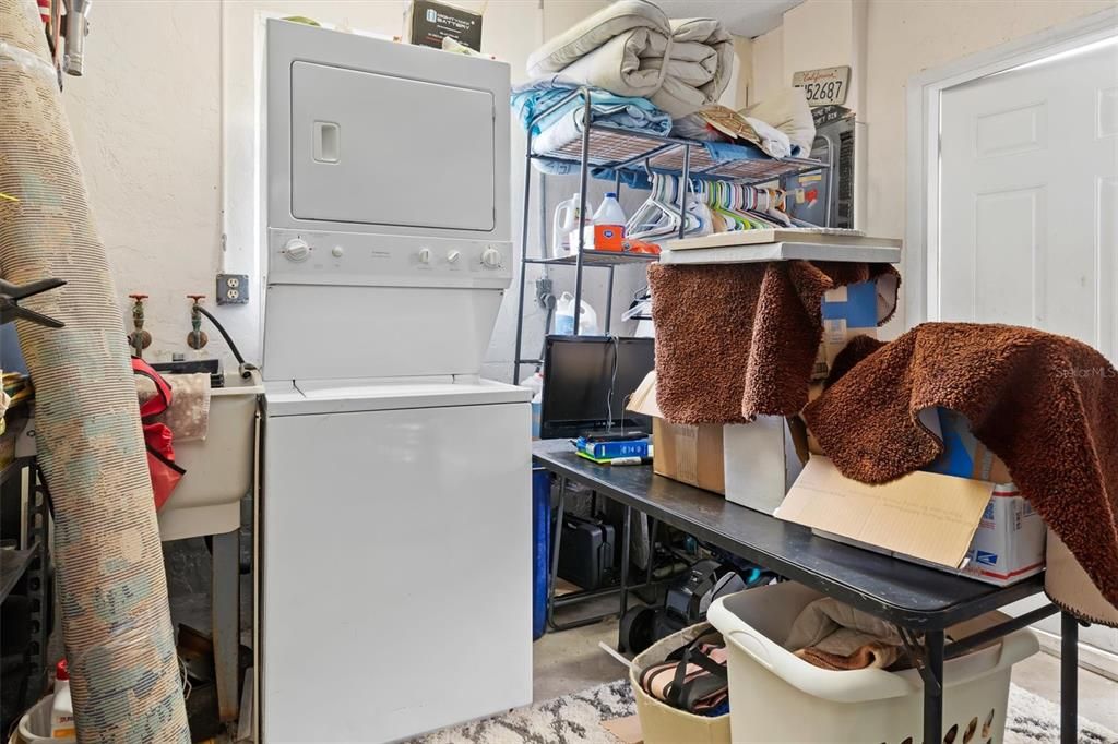 Active With Contract: $215,000 (2 beds, 2 baths, 1072 Square Feet)