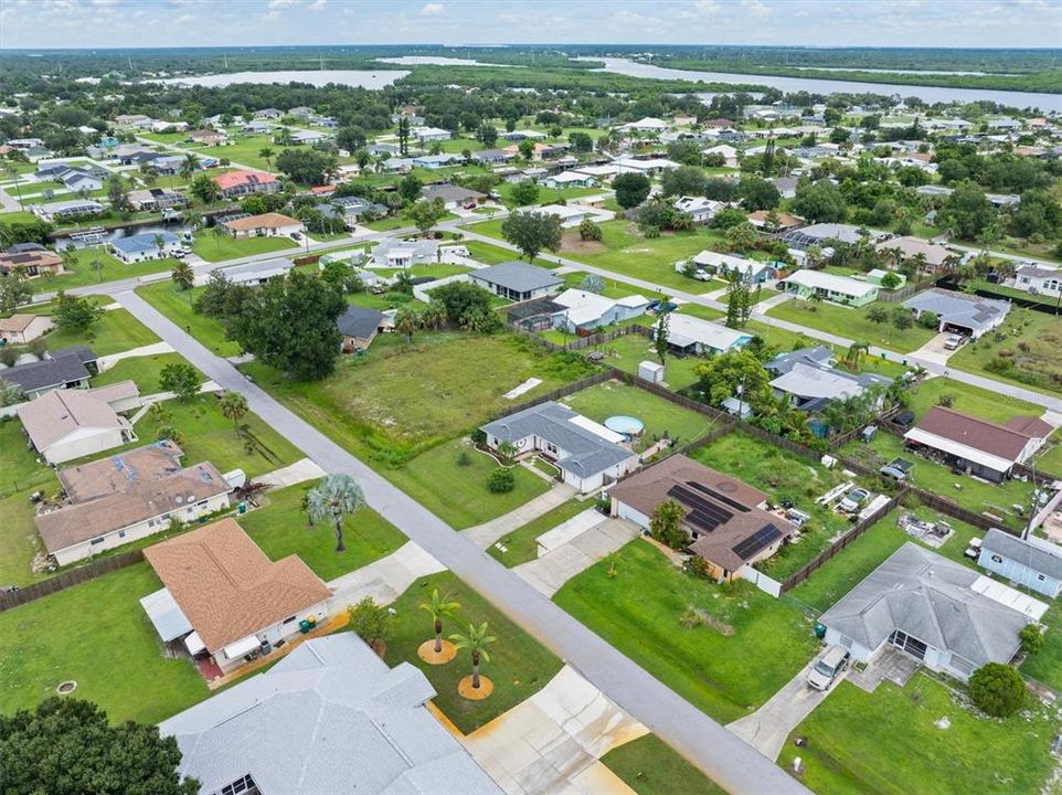 Active With Contract: $215,000 (2 beds, 2 baths, 1072 Square Feet)