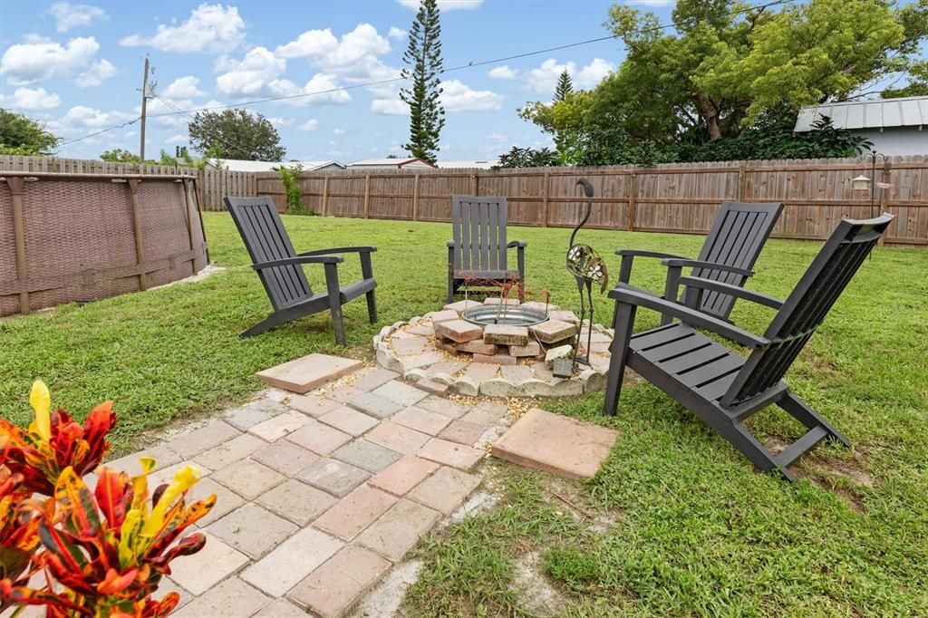 Active With Contract: $215,000 (2 beds, 2 baths, 1072 Square Feet)