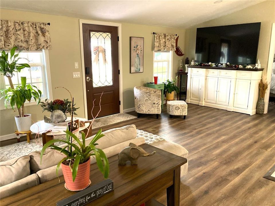 En Venta: $235,000 (3 camas, 2 baños, 1152 Pies cuadrados)