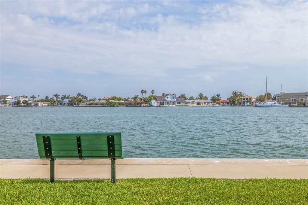 Active With Contract: $2,050 (1 beds, 1 baths, 843 Square Feet)