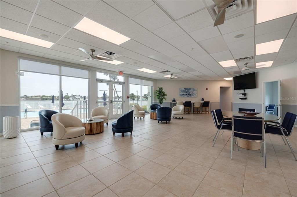 Active With Contract: $2,050 (1 beds, 1 baths, 843 Square Feet)