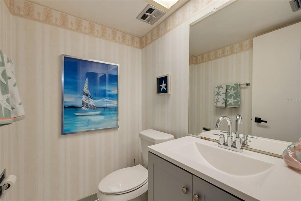 Active With Contract: $2,050 (1 beds, 1 baths, 843 Square Feet)