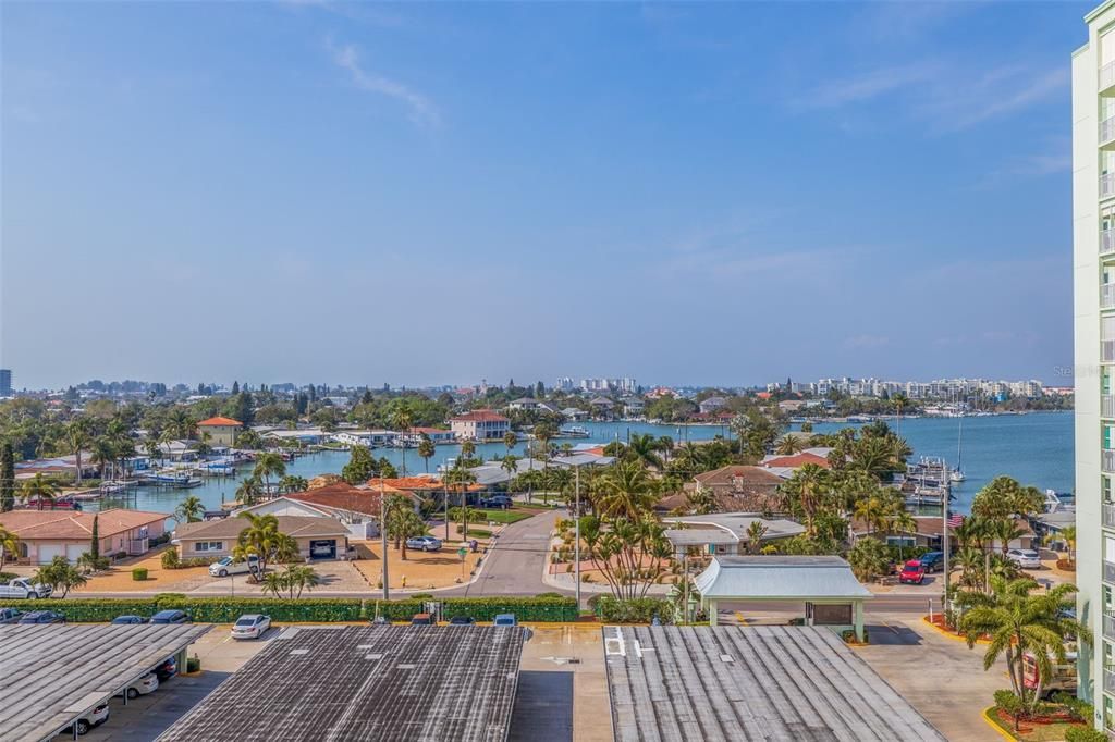 Active With Contract: $2,050 (1 beds, 1 baths, 843 Square Feet)