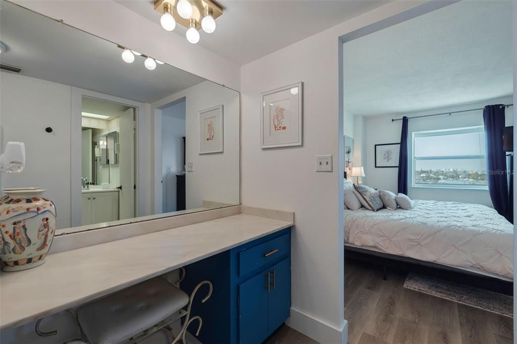Active With Contract: $2,050 (1 beds, 1 baths, 843 Square Feet)