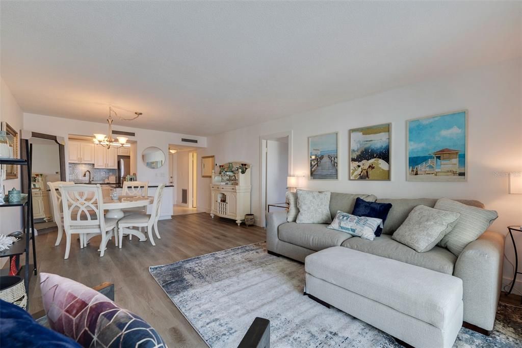 Active With Contract: $2,050 (1 beds, 1 baths, 843 Square Feet)