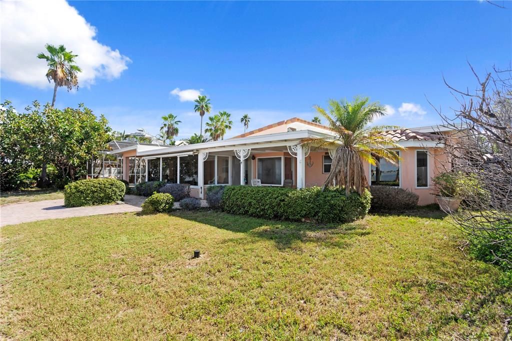 Activo con contrato: $1,690,000 (3 camas, 3 baños, 2374 Pies cuadrados)