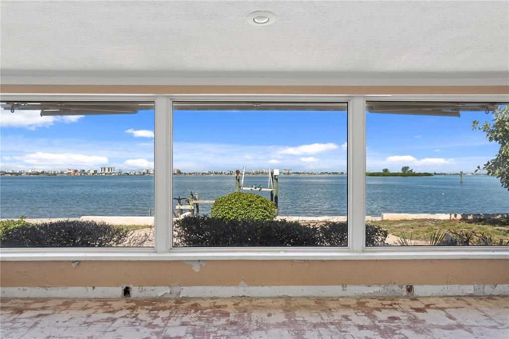 Activo con contrato: $1,690,000 (3 camas, 3 baños, 2374 Pies cuadrados)