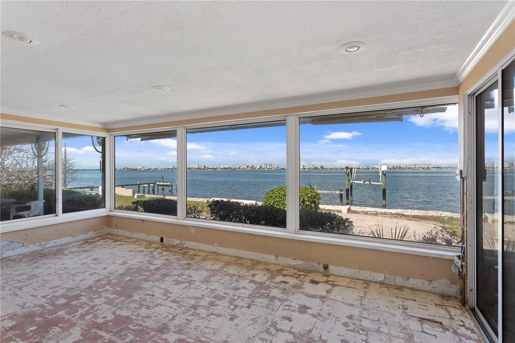 Activo con contrato: $1,690,000 (3 camas, 3 baños, 2374 Pies cuadrados)