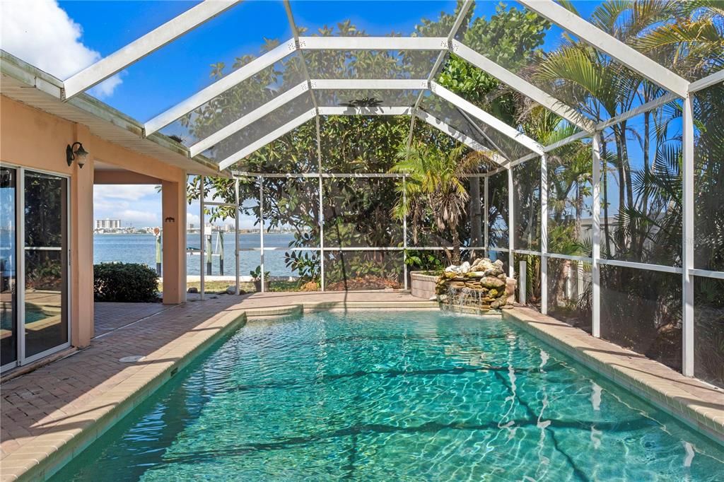 Activo con contrato: $1,690,000 (3 camas, 3 baños, 2374 Pies cuadrados)