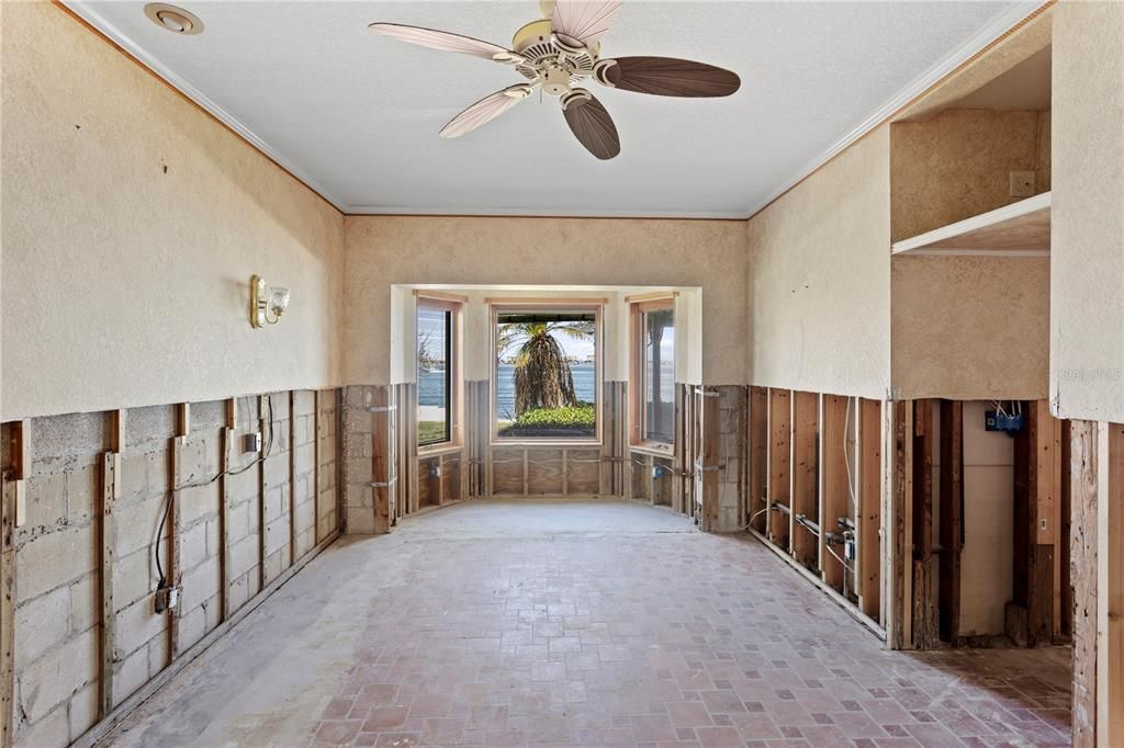 Activo con contrato: $1,690,000 (3 camas, 3 baños, 2374 Pies cuadrados)