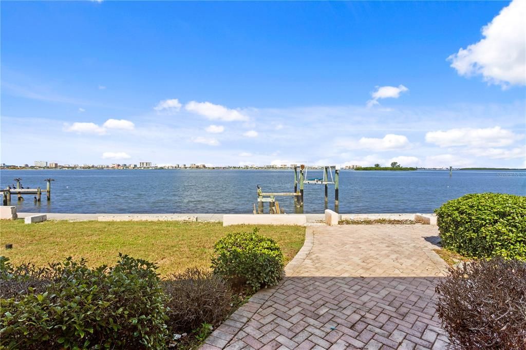 Activo con contrato: $1,690,000 (3 camas, 3 baños, 2374 Pies cuadrados)