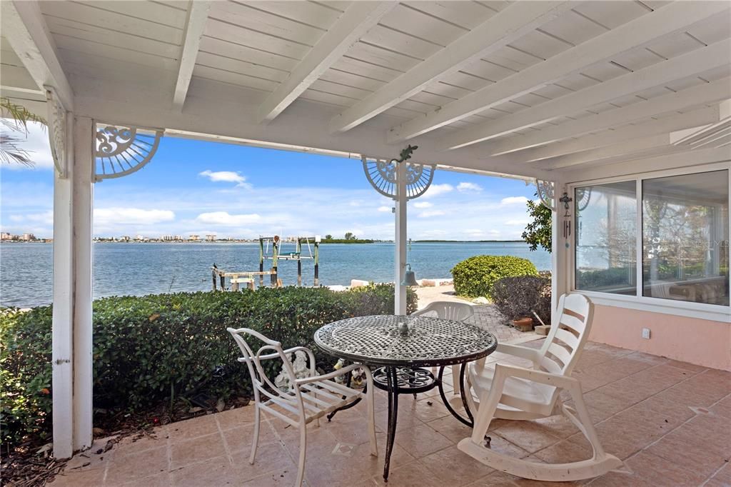 Activo con contrato: $1,690,000 (3 camas, 3 baños, 2374 Pies cuadrados)