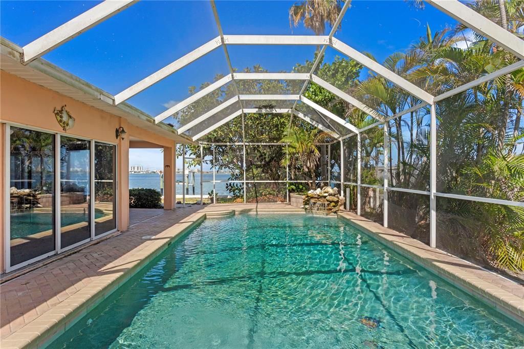 Activo con contrato: $1,690,000 (3 camas, 3 baños, 2374 Pies cuadrados)