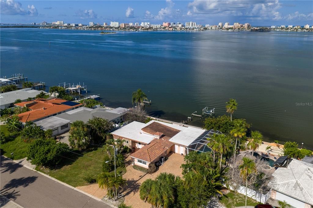 Activo con contrato: $1,690,000 (3 camas, 3 baños, 2374 Pies cuadrados)