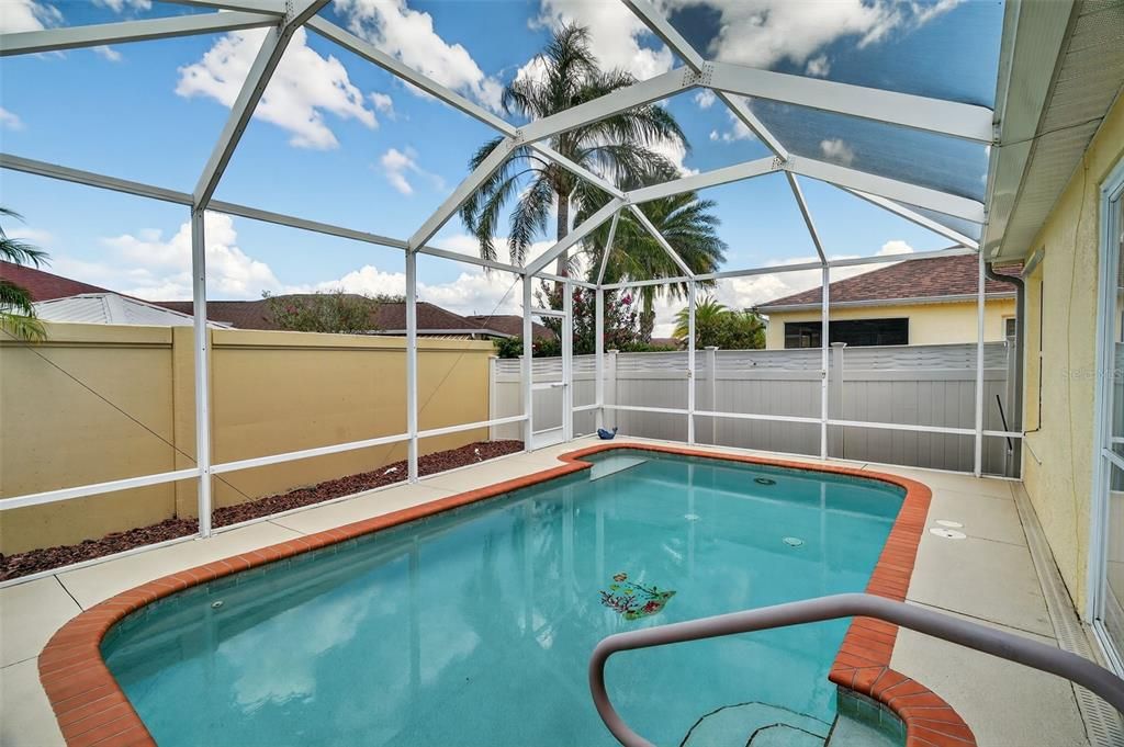 Active With Contract: $470,000 (3 beds, 2 baths, 1407 Square Feet)