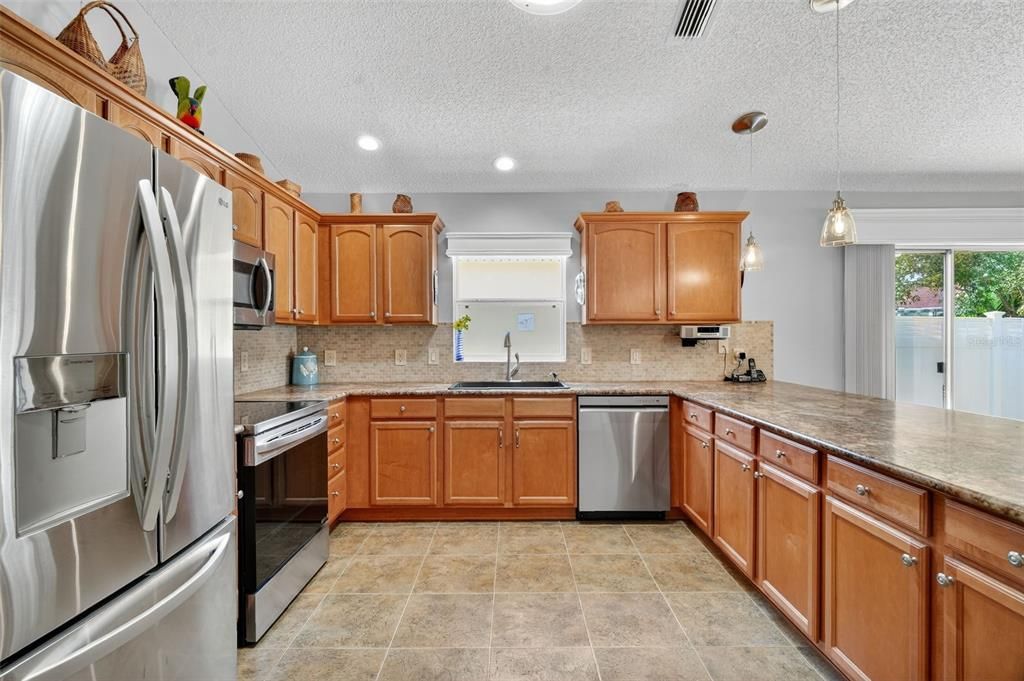 Active With Contract: $470,000 (3 beds, 2 baths, 1407 Square Feet)