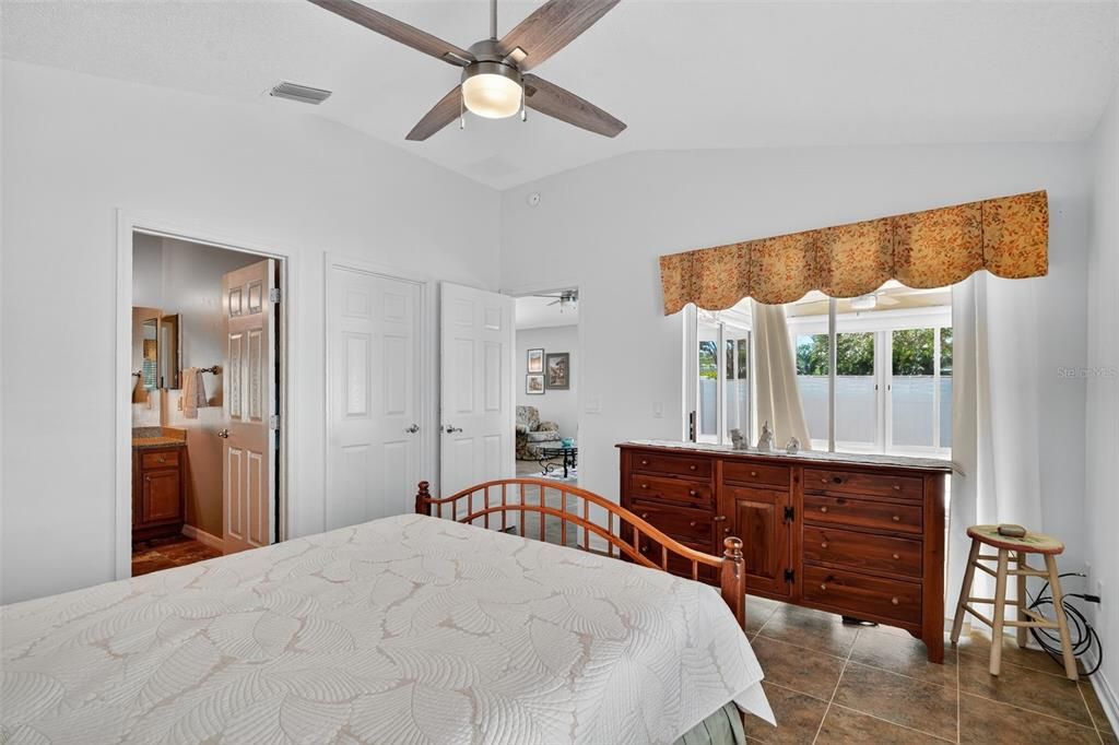 Active With Contract: $470,000 (3 beds, 2 baths, 1407 Square Feet)