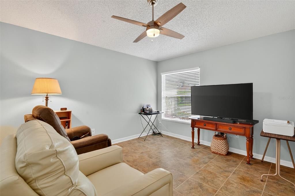 Active With Contract: $470,000 (3 beds, 2 baths, 1407 Square Feet)