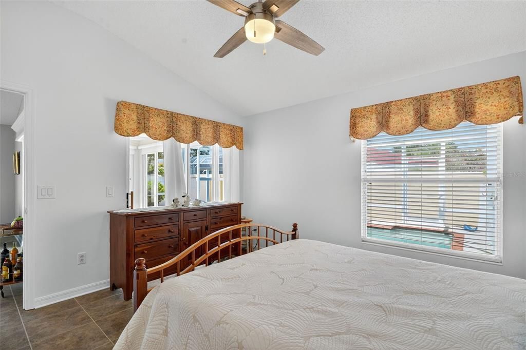 Active With Contract: $470,000 (3 beds, 2 baths, 1407 Square Feet)