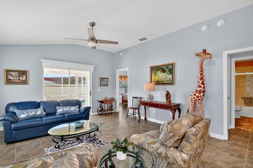 Active With Contract: $470,000 (3 beds, 2 baths, 1407 Square Feet)