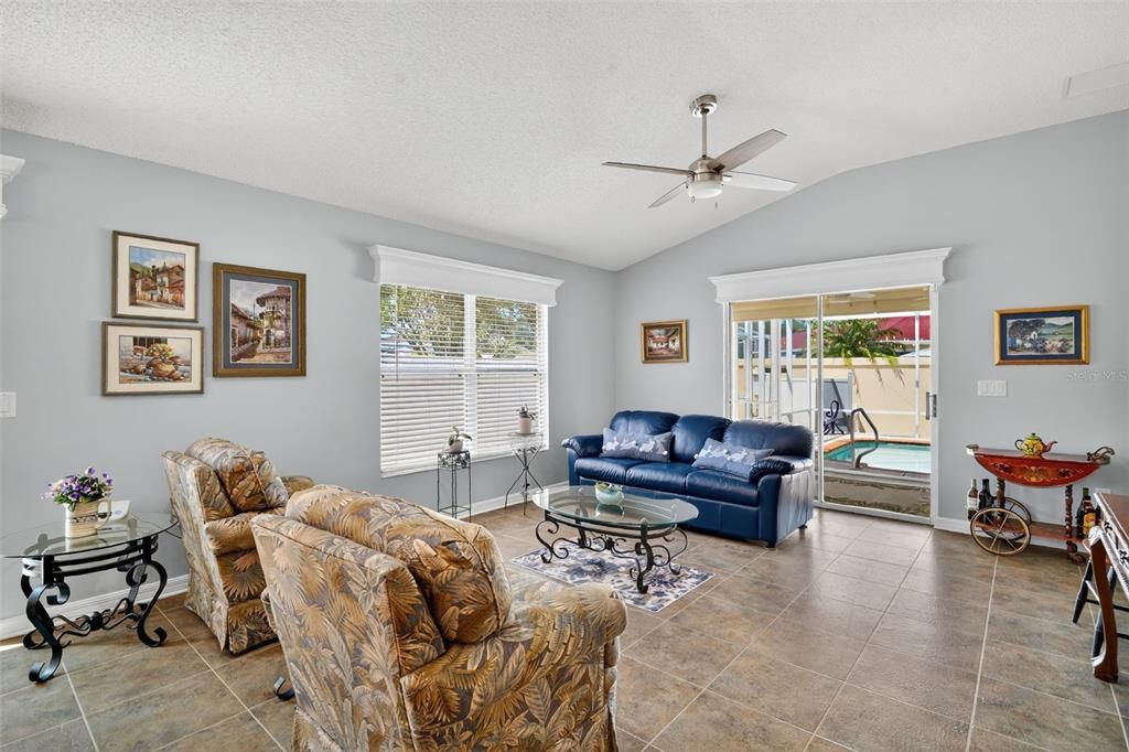 Active With Contract: $470,000 (3 beds, 2 baths, 1407 Square Feet)