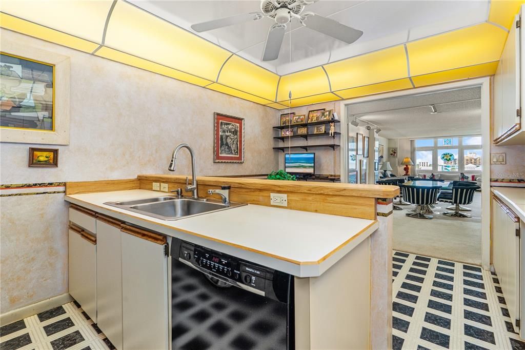 待售: $474,900 (2 贝兹, 2 浴室, 1634 平方英尺)