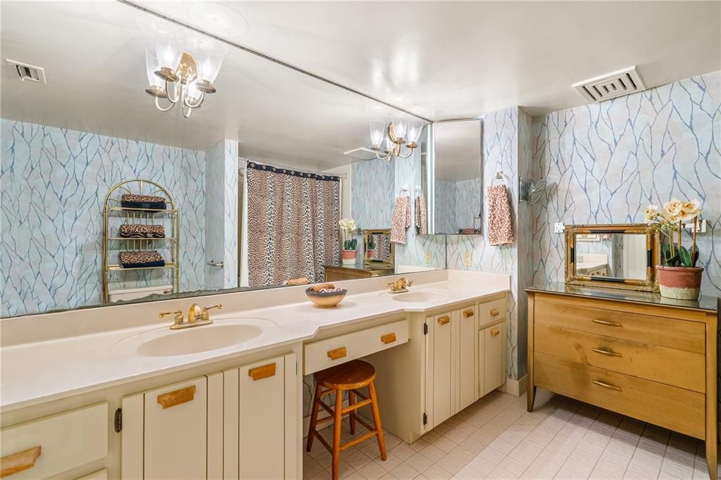 待售: $474,900 (2 贝兹, 2 浴室, 1634 平方英尺)