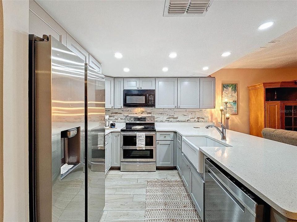 For Sale: $270,000 (2 beds, 2 baths, 1516 Square Feet)