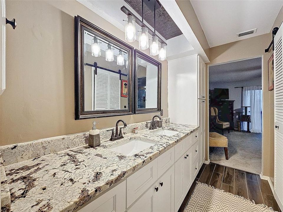 For Sale: $270,000 (2 beds, 2 baths, 1516 Square Feet)